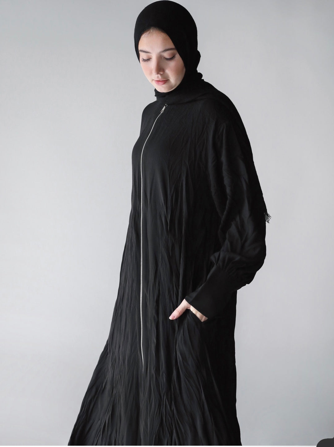 Crushed Zipped Abaya C0505