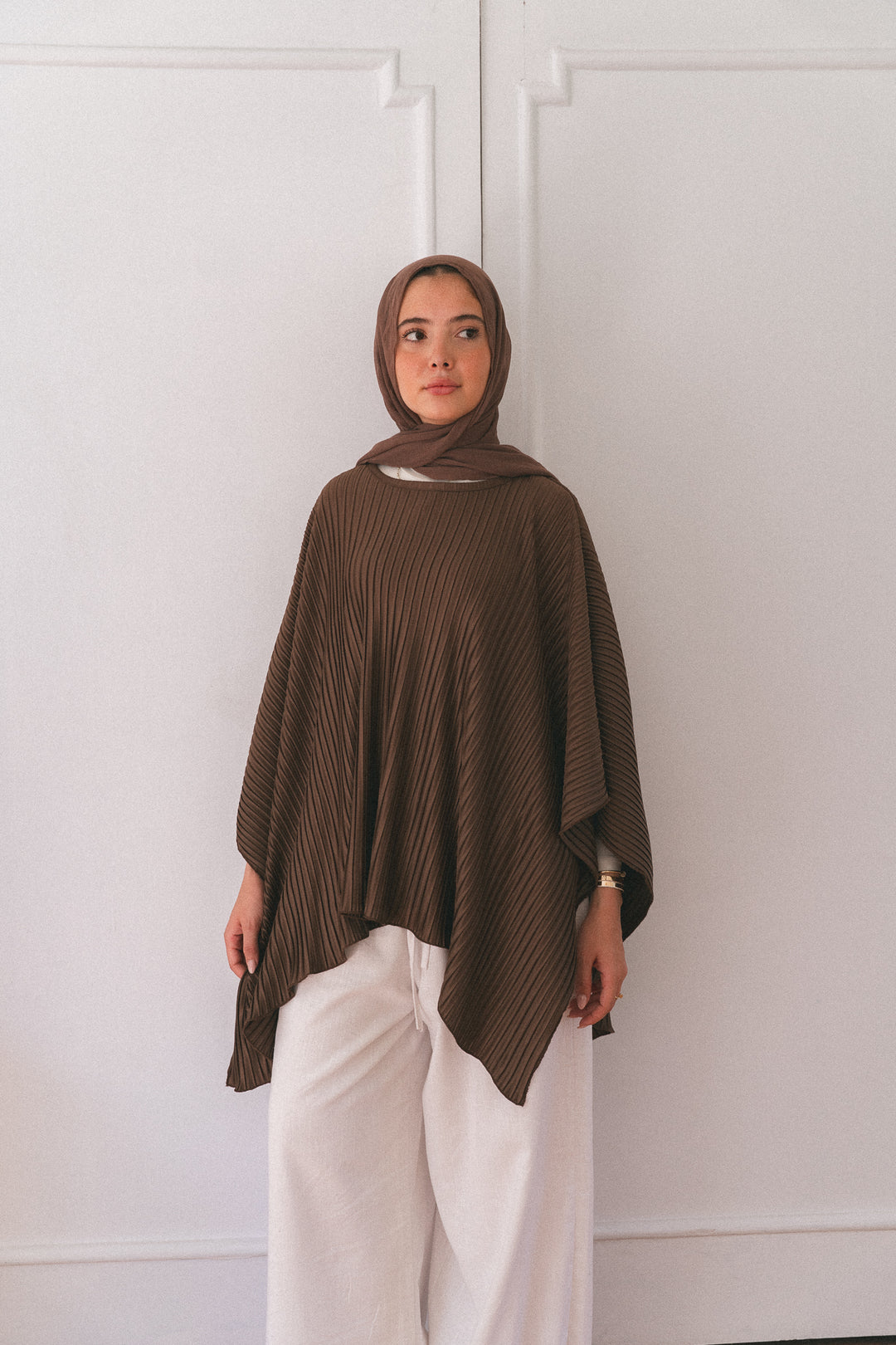 Pleated poncho c0553