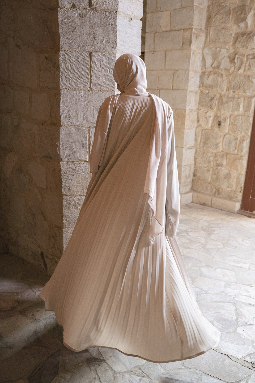 Cloche pleated kaftan C0493