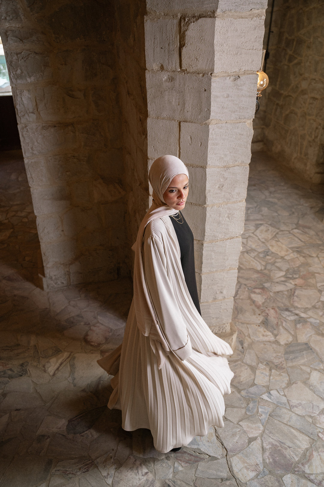 Cloche pleated kaftan C0493