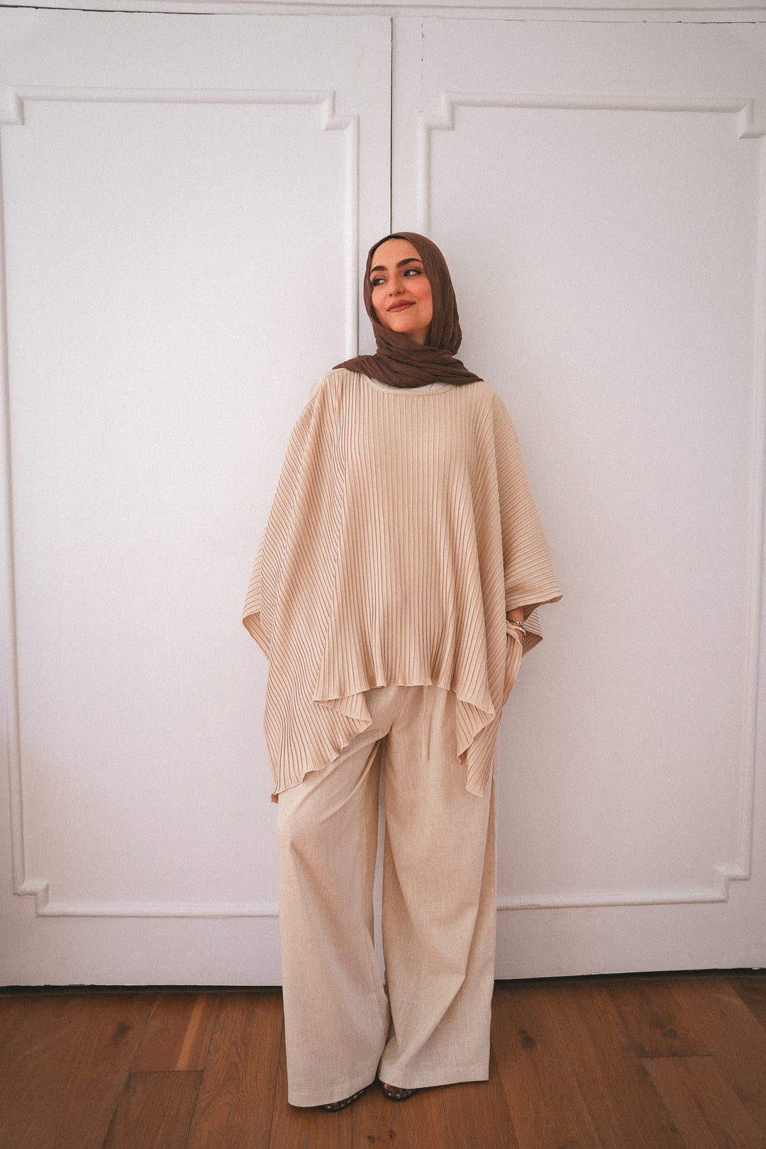 Pleated poncho c0553